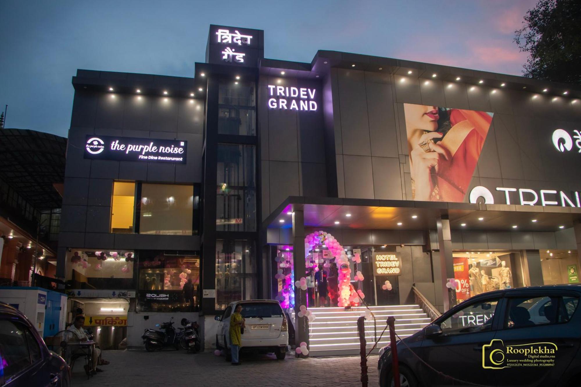 Hotel Tridev Grand Варанасі Екстер'єр фото
